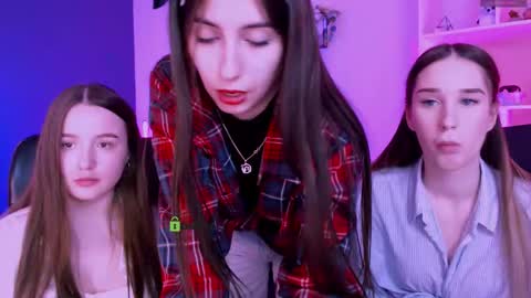 leslie_bird online show from March 26, 10:31 am