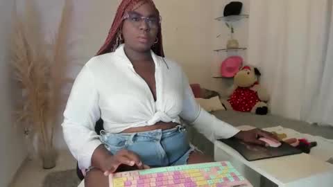 lesliee_brownn online show from June 4, 9:04 am
