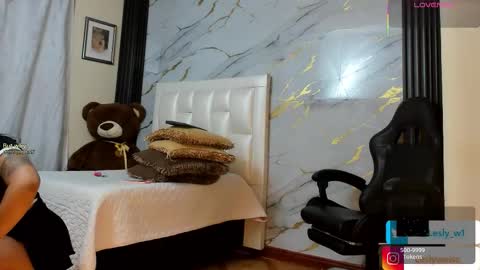 I am here from Monday to Friday from 730 am to 130 pm Colombia time and saturday from 500 am to 1000 am .... Soon Blue page online show from February 3, 11:03 am