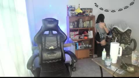 lestatdlion online show from November 28, 10:44 am