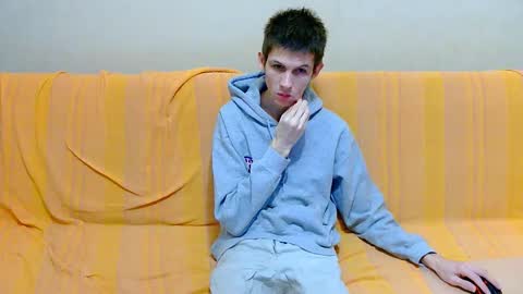 lester_broo online show from February 19, 8:30 pm