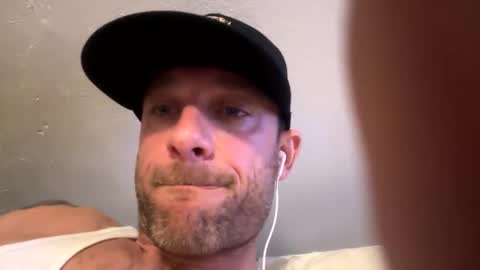 Snapshot of letmehitthat1986 chatting on October 28, 9:16 pm letmehitthat1986 online show from October 28, 9:16 pm