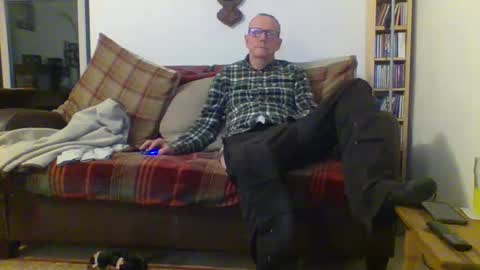 Snapshot of letmestrip chatting on February 17, 11:54 pm paul online show from February 17, 11:54 pm