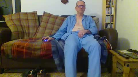 Snapshot of letmestrip chatting on January 22, 11:53 pm paul online show from January 22, 11:53 pm