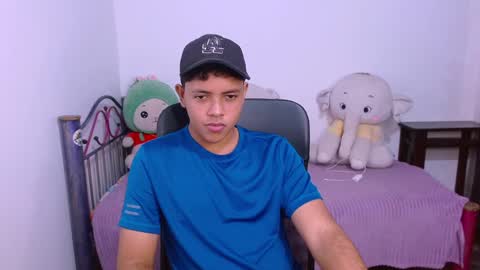 Snapshot of levii_7 chatting on October 6, 10:49 pm 0600AM-1200PM - online show from October 6, 10:49 pm