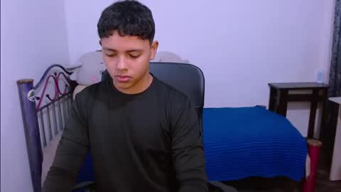 Snapshot of levii_7 chatting on October 18, 4:38 am 0600AM-1200PM - online show from October 18, 4:38 am