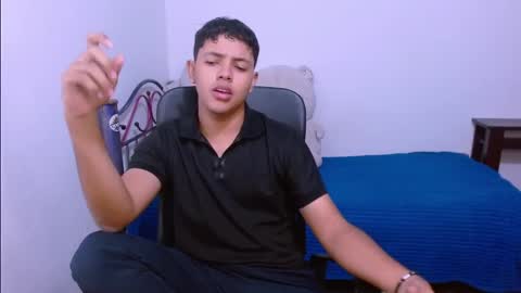 Snapshot of levii_7 chatting on October 20, 2:38 am 0600AM-1200PM - online show from October 20, 2:38 am