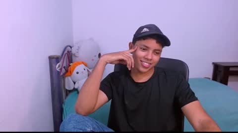 Snapshot of levii_7 chatting on November 2, 3:28 am 0600AM-1200PM - online show from November 2, 3:28 am