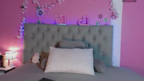 xiara online show from May 12, 3:04 am