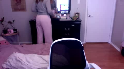 lexwyoex online show from November 3, 5:25 pm