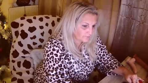 Hannah online show from November 26, 1:03 am