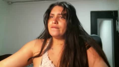 lia and cris online show from March 17, 1:54 am