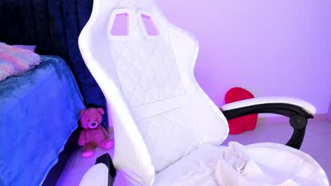 Little Queen Lia  online show from February 26, 2:19 am