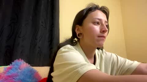 Little Queen Lia  online show from March 27, 11:17 pm