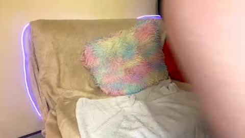 Little Queen Lia  online show from April 18, 1:07 am