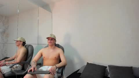 liam_cyrus online show from April 19, 3:29 am