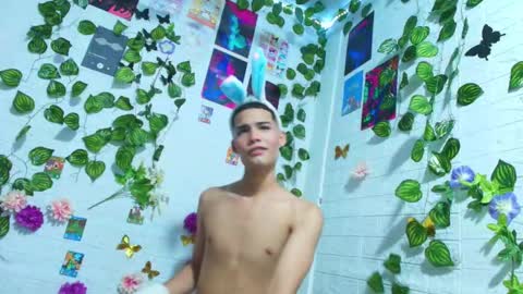 liam_honey18 online show from March 3, 11:23 pm