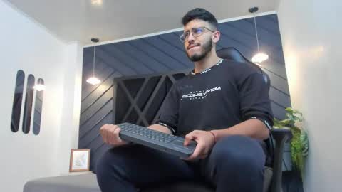 LIAM KLEIN online show from September 29, 11:31 am