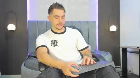 Liam online show from November 20, 9:56 pm