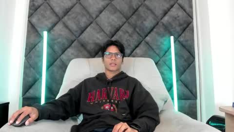 Liam twink big dick online show from May 11, 11:17 am
