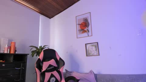 Liana  online show from November 21, 2:15 pm