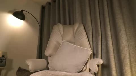 lianewhite online show from April 4, 2:29 am