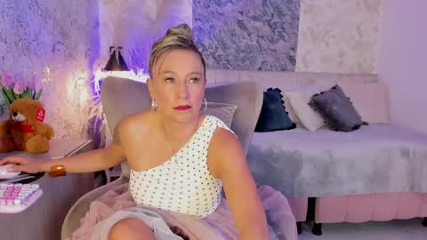 Lian online show from May 15, 8:05 pm