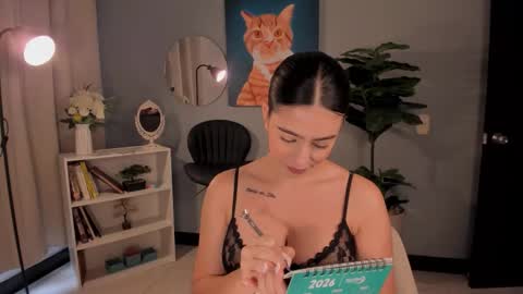 Lia online show from January 7, 1:27 pm