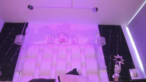 liarossi_ online show from July 3, 11:59 am