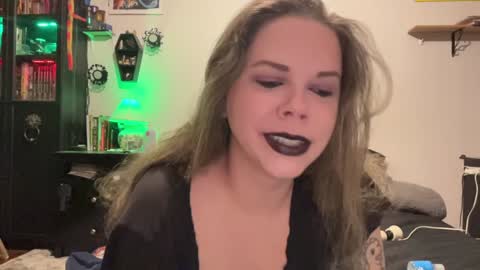 Libby Deetz online show from December 12, 10:13 am