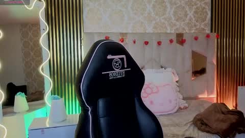 LIHIAN online show from April 1, 11:44 am