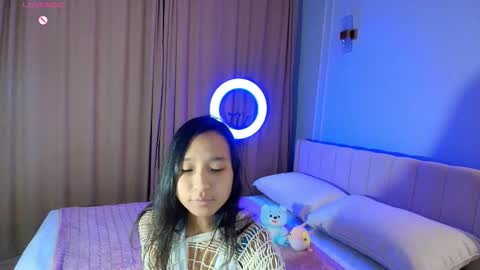 Lihn Pham online show from November 20, 1:48 am