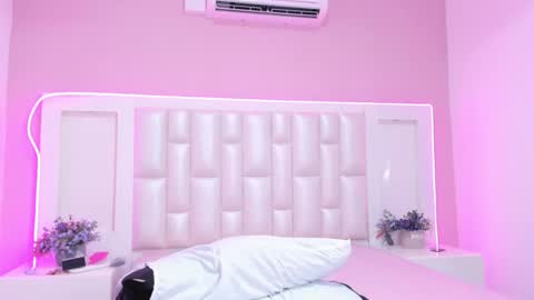 Lia  online show from April 10, 6:01 pm