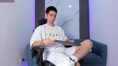 L I I A M online show from September 10, 2:29 pm