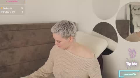 likaaberry online show from October 3, 12:13 pm