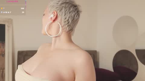 likaaberry online show from September 25, 6:59 pm