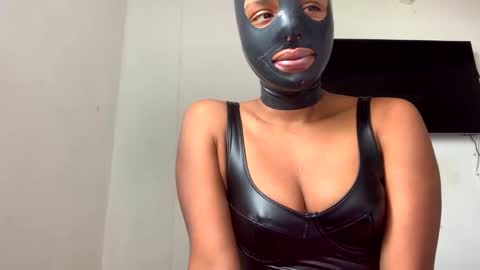Snapshot of lil_ith chatting on October 19, 4:00 pm Lilith online show from October 19, 4:00 pm