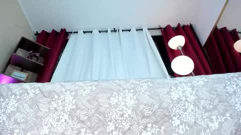lila_pinky_ online show from May 17, 12:03 pm