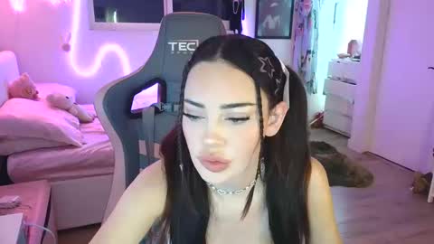 lilbina online show from October 18, 4:16 am