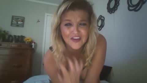 lilblonde412 online show from September 24, 2:35 pm