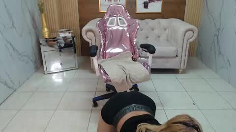 Snapshot of lili_conor_s chatting on February 19, 6:22 am Lili online show from February 19, 6:22 am