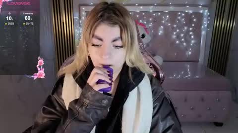 Lili online show from November 18, 3:09 am