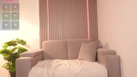 lili online show from March 27, 1:23 pm