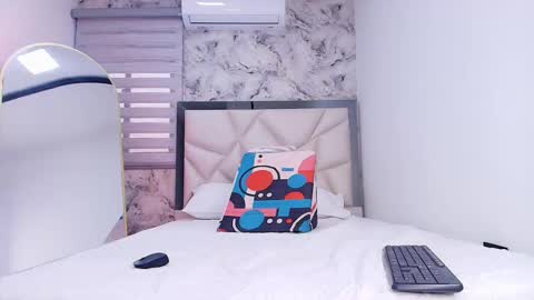 Lily online show from November 19, 1:32 pm