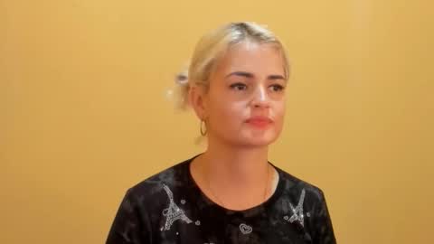 Lili online show from March 5, 11:47 pm