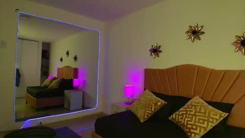 lilii online show from March 6, 11:42 pm