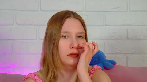 LiliLinn online show from May 23, 7:04 am