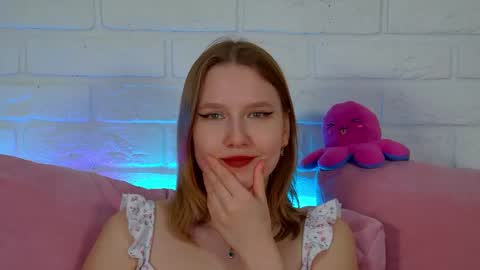 LiliLinn online show from April 25, 1:41 pm