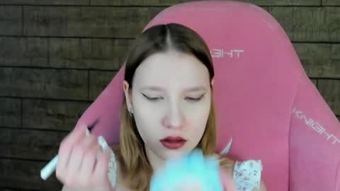 LiliLinn online show from May 18, 4:29 am