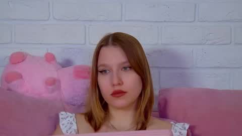 LiliLinn online show from May 11, 2:45 pm